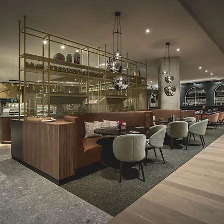 Der Valk Zuidas-rai 4*