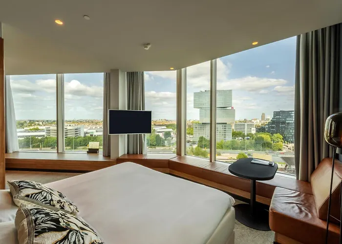 Hotel Der Valk Zuidas-rai 4*